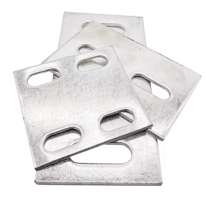 Une plaque de béton personnalisée avec des boutons à tête et une surface zincée